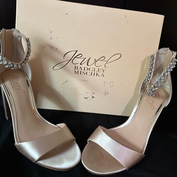 Classy Elegant Badgley Mischka Heels - Picture 3 of 5